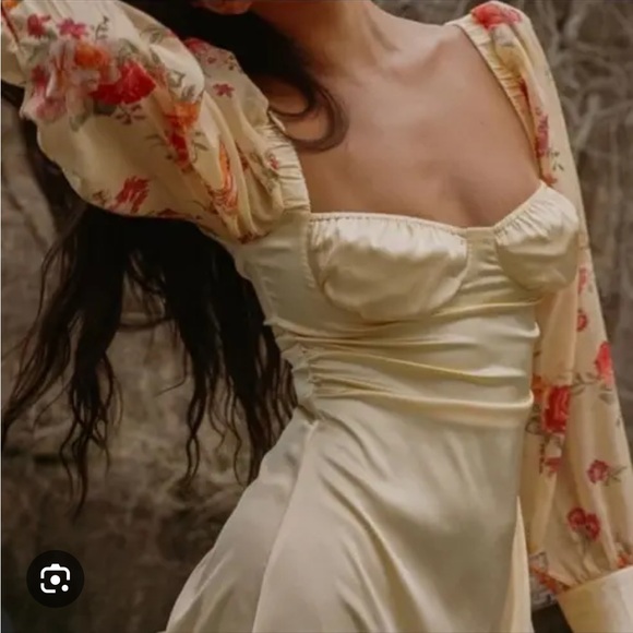 WeWoreWhat Danielle Bernstein  Yellow Floral Puff sleeve satin dress - Picture 2 of 4